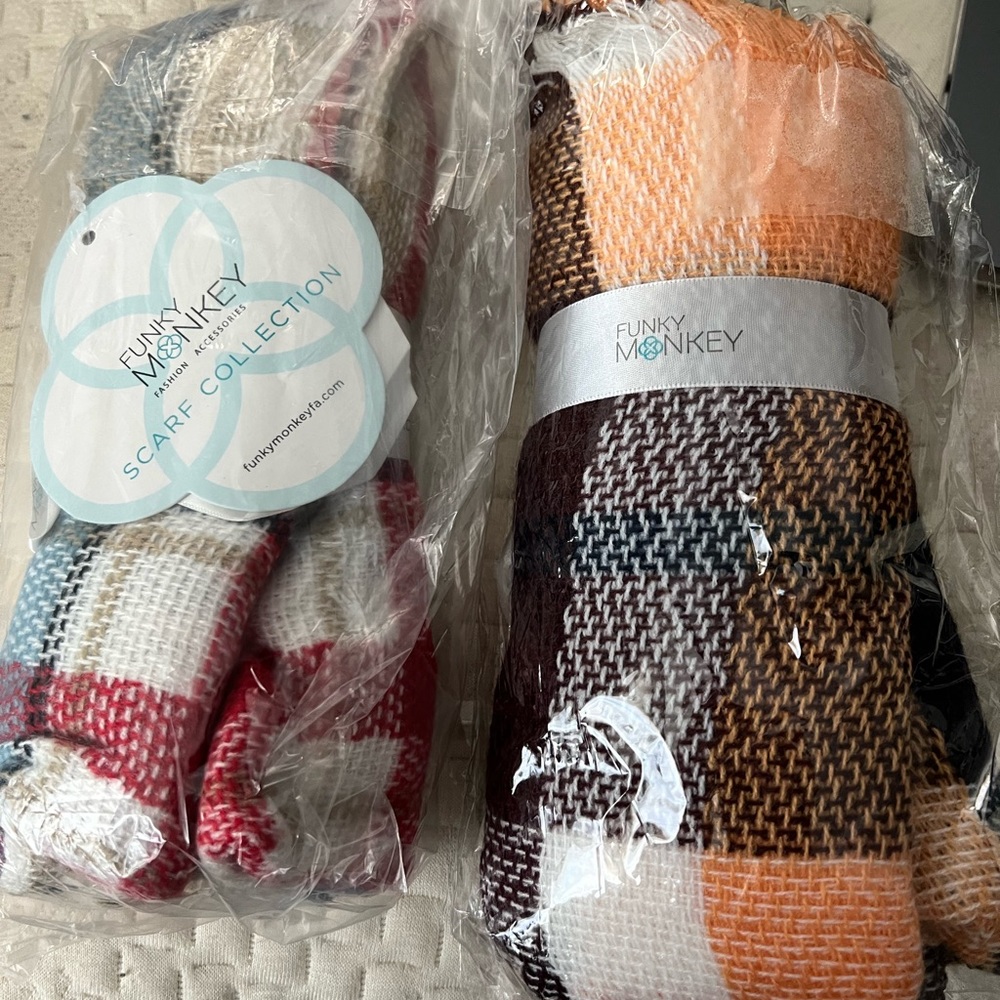 2 infinity scarves